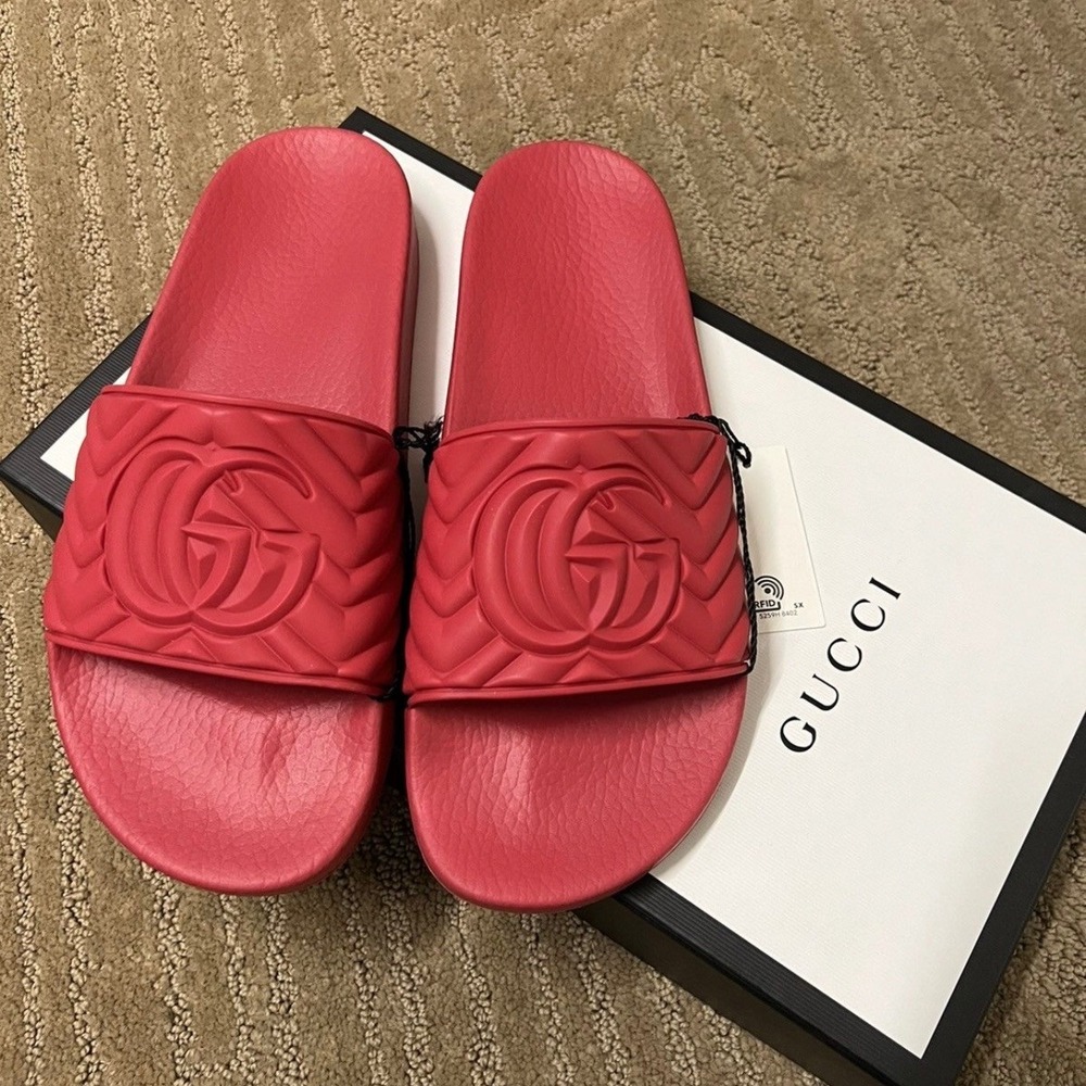 Gucci Quilted GG Rubber Slide Sandals Deep Coral Red Mens 9